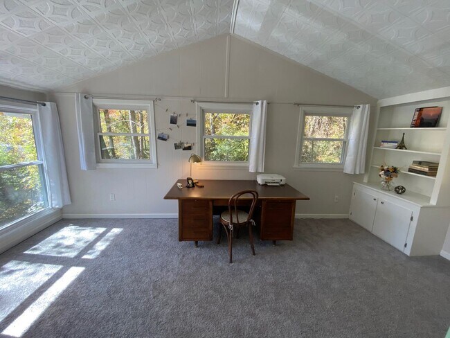 Building Photo - South AVL - 3/2 with Finished Basement!
