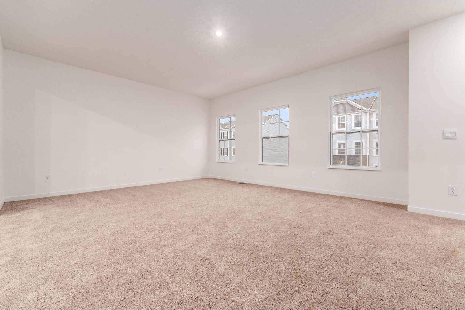 Building Photo - 121 Red Willow Dr