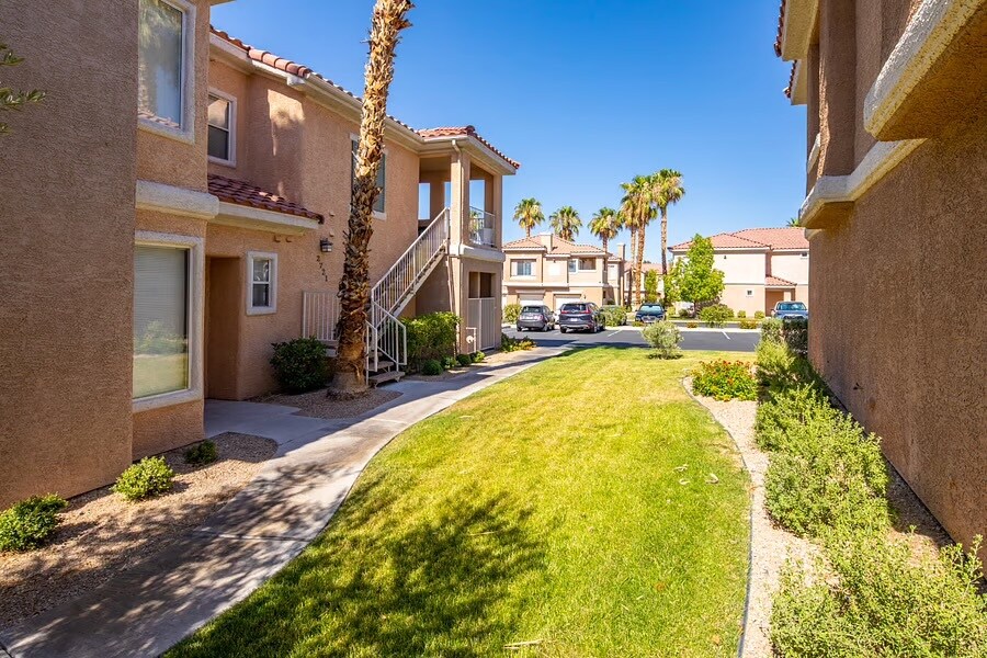 Building Photo - 251 S Green Valley Pky