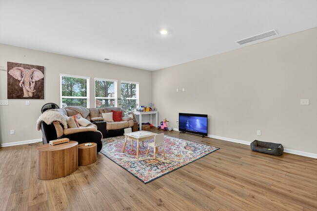 Building Photo - 103 Bird Dog Dr