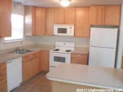 Building Photo - 116 4th St S