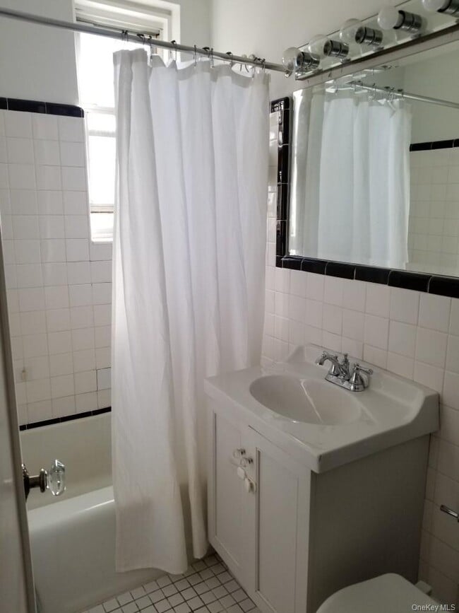 Building Photo - 760 Bronx River Rd