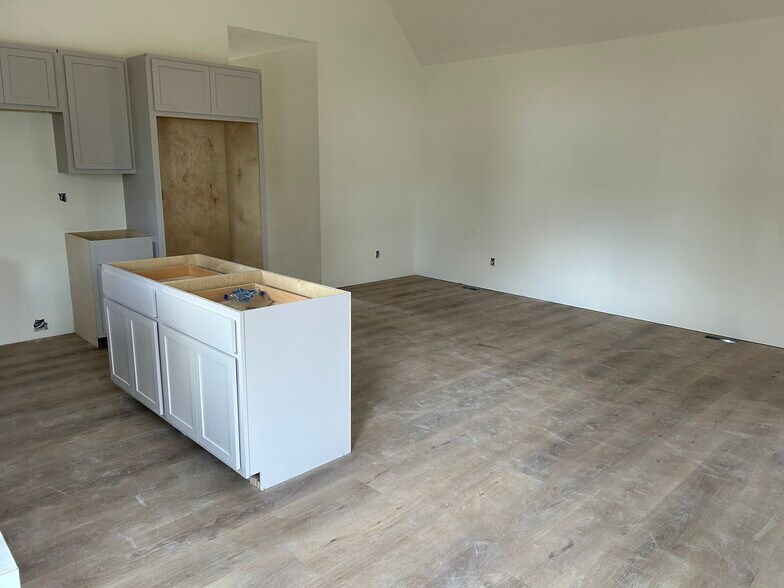 Building Photo - 1506 W Meadowmere St