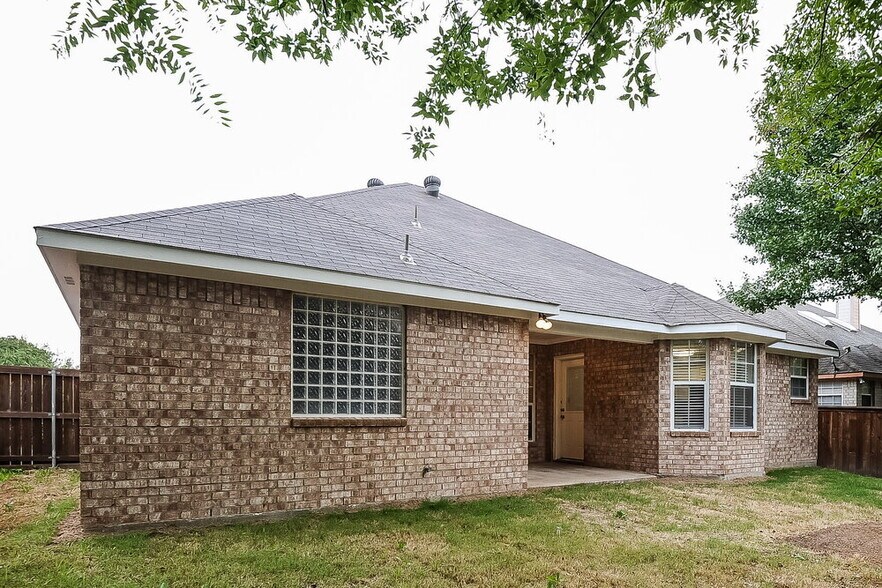 Building Photo - 1105 Brookhaven Dr
