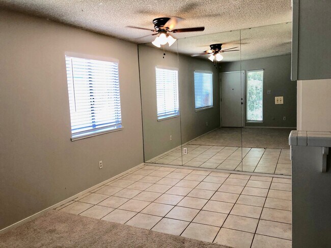 Building Photo - $1,350 Marks & Shaw 2 Bedroom Townhouse, c...