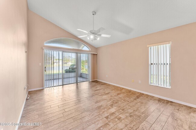 Building Photo - 537 Lake Victoria Cir