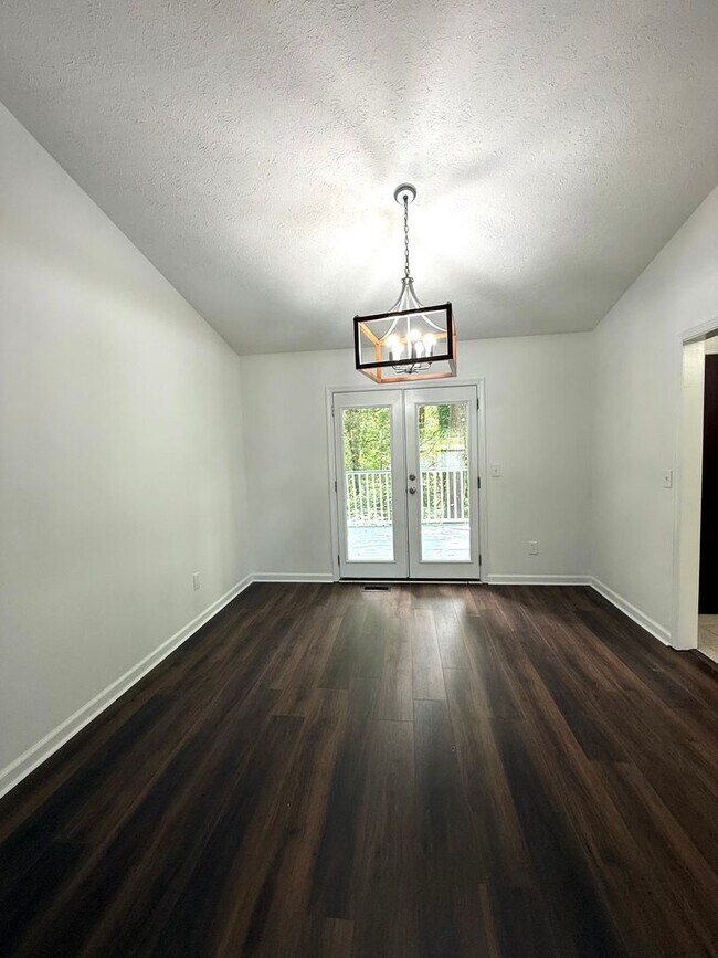 Building Photo - RENOVATED!!!!Great Location with Desirable...