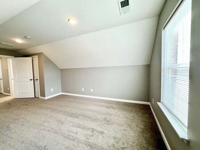 Building Photo - 6093 Arbor Wds Wy