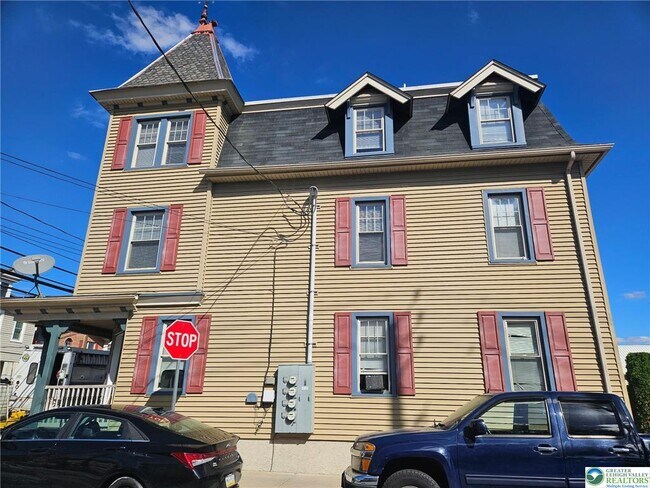 Building Photo - 501 Race St