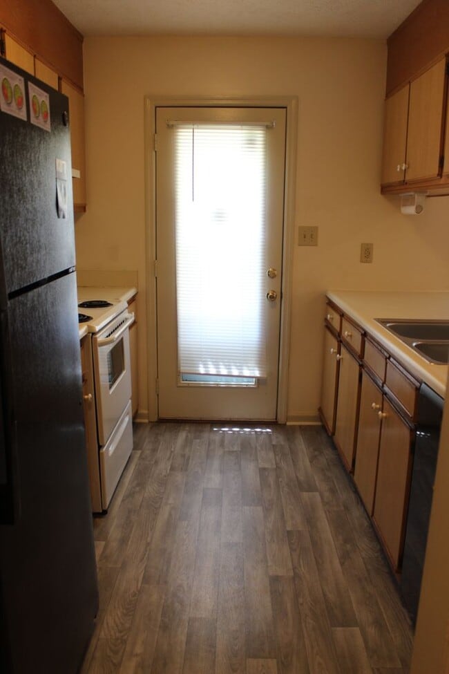 Building Photo - Reilly Rd. Area