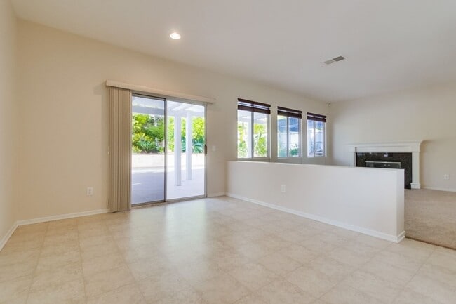 Building Photo - Gorgeous 4 Bedroom Santa Fe Hills Home With a Pool!