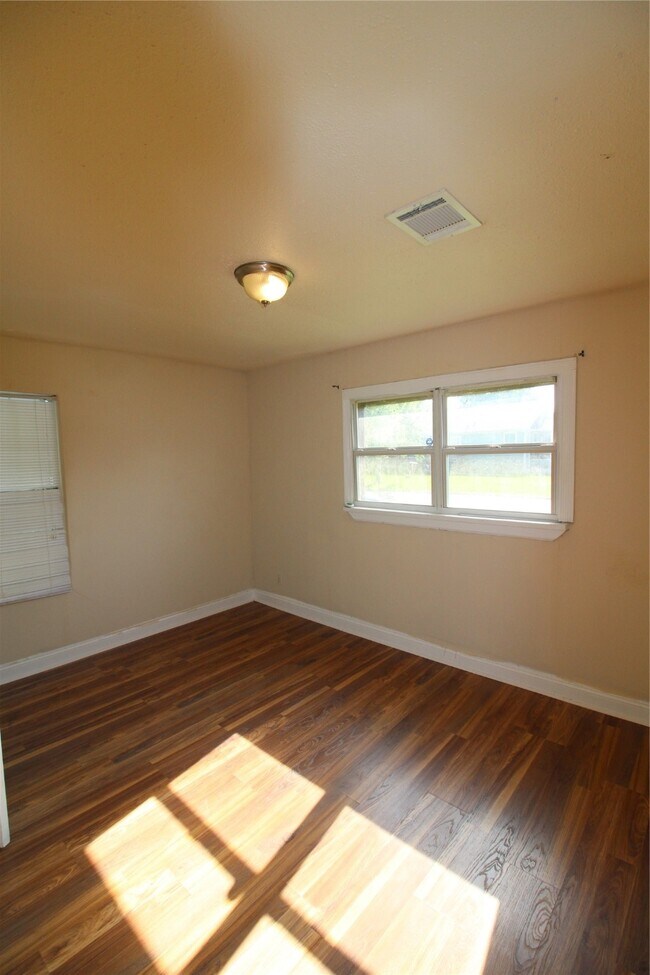 Building Photo - 10601 Murr Way
