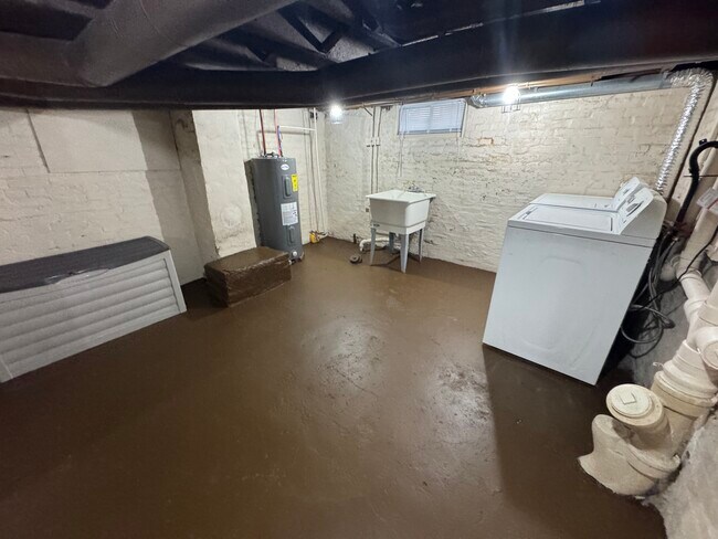 Building Photo - 1406 Shelby St