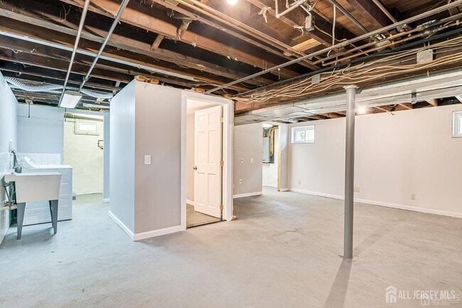 Building Photo - 48 Johnson Pl