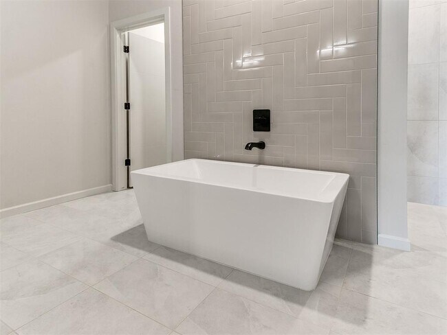 Building Photo - 25198 Scarlett St