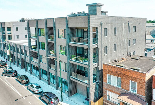 Building Photo - 2827 N Clybourn Ave