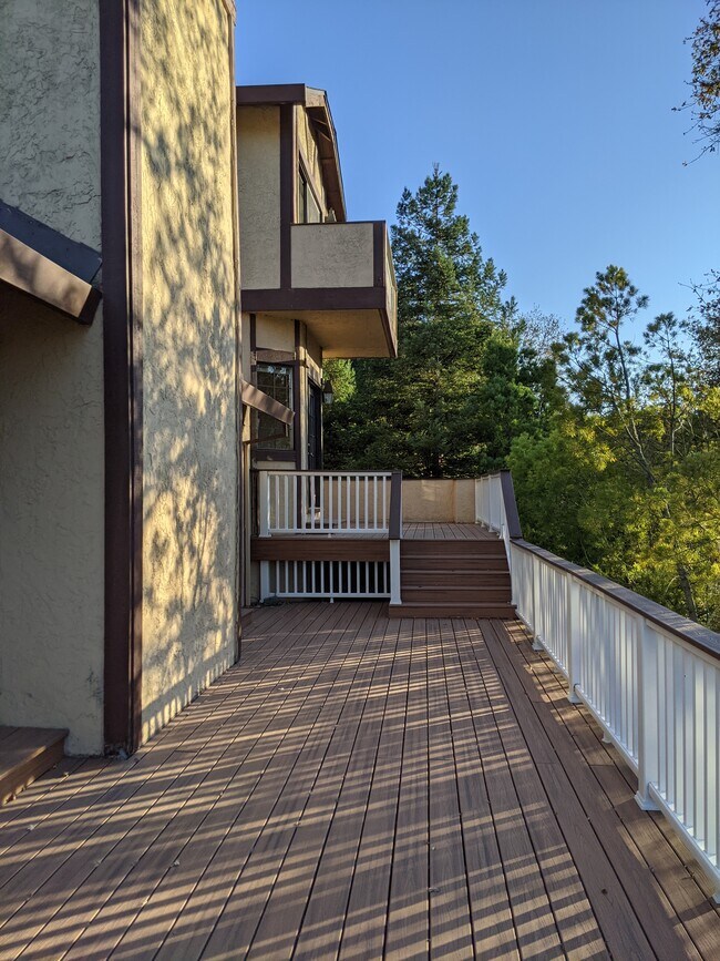Building Photo - 28050 Horseshoe Ct