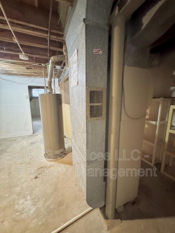 Building Photo - 5940 E 136th St