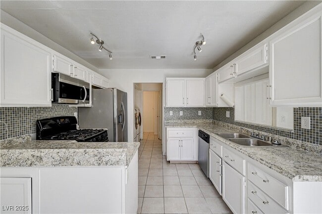 Building Photo - 4040 Castle Cove Dr