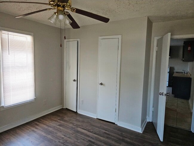 Building Photo - 422 Meriwether St