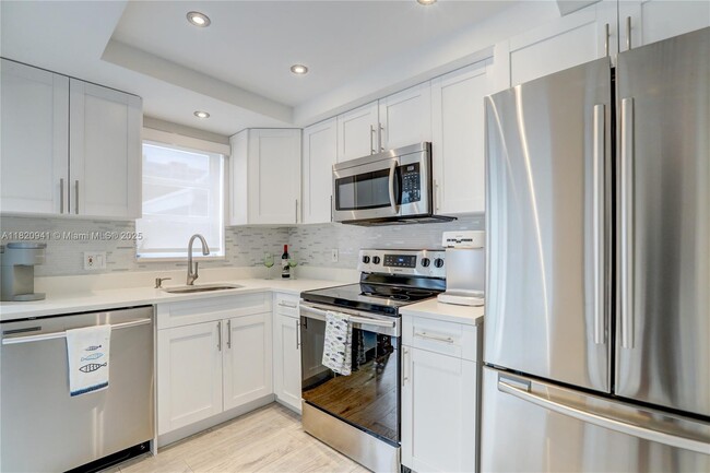 Building Photo - 5450 N Ocean Blvd