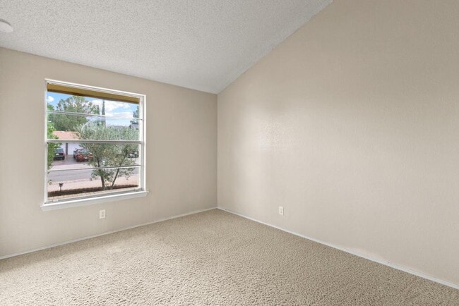 Building Photo - 926 Agua Caliente Dr