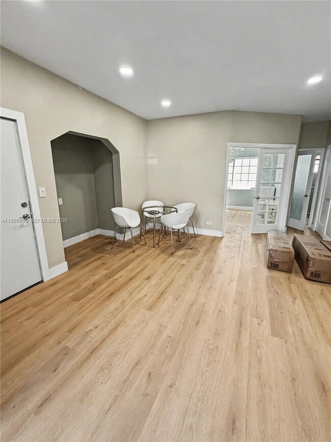 Building Photo - 830 10th St