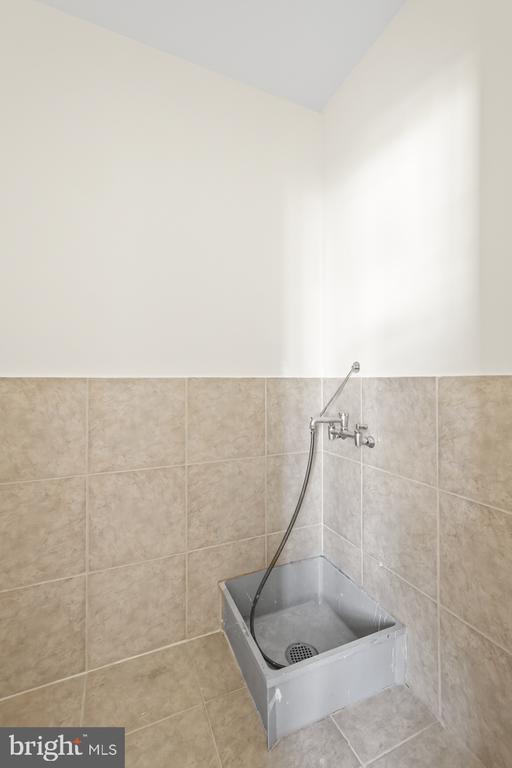 Building Photo - 10009 Sinnott Ct