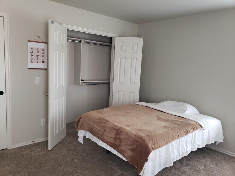 Building Photo - 2312 Grapevine Dr