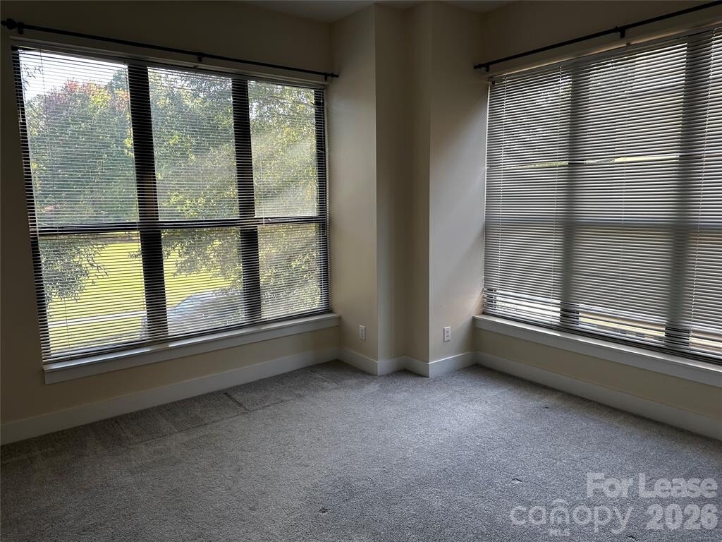 Building Photo - Room in Townhome on Spencer St