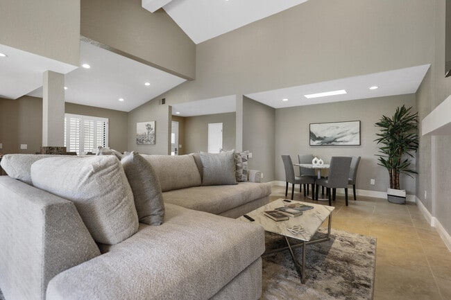 Building Photo - 363 San Remo St