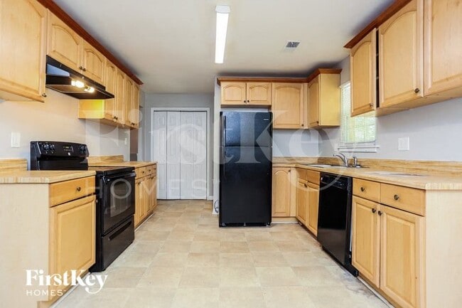 Building Photo - 6580 Short Rd