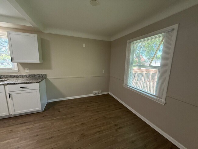 Building Photo - Renovated 3-Bedroom Home – We Welcome Sect...