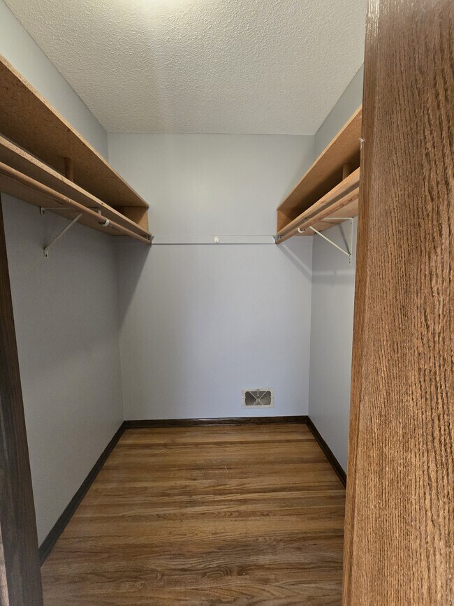 Building Photo - 1551 N Oberlin Cir