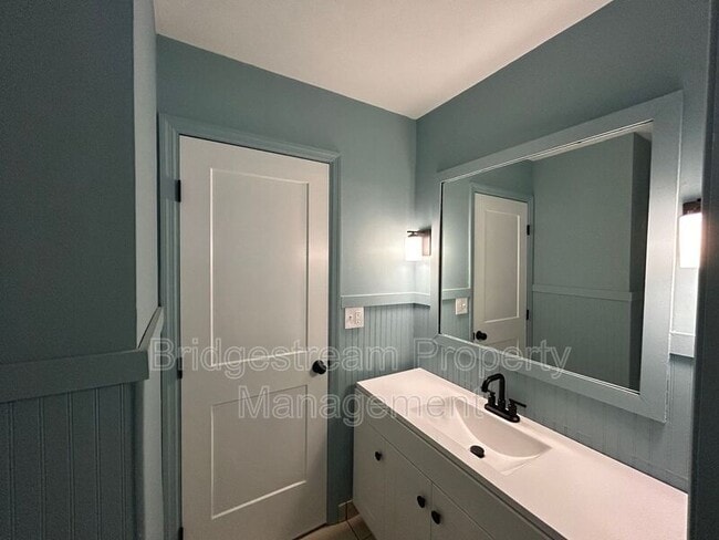 Building Photo - 1519 Woodley Rd