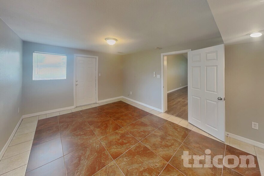 Building Photo - 1819 Brentwood Dr