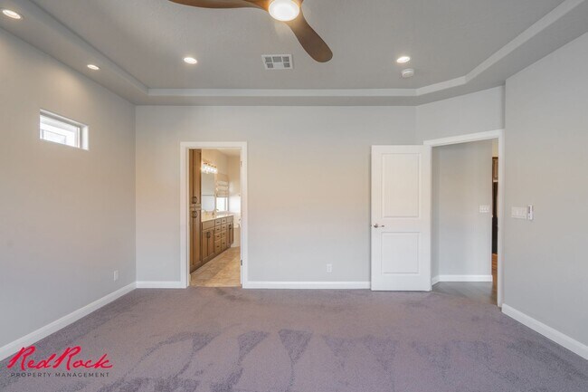 Building Photo - Stunning 4 Bedroom Home with Gorgeous Back...