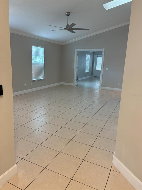 Building Photo - 2010 S Plainfield Dr