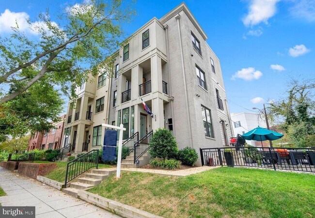Building Photo - 509 Franklin St NE