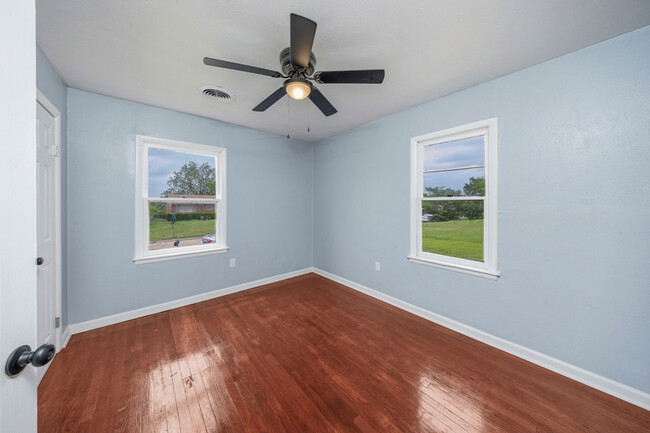 Building Photo - 2411 NW 35th St