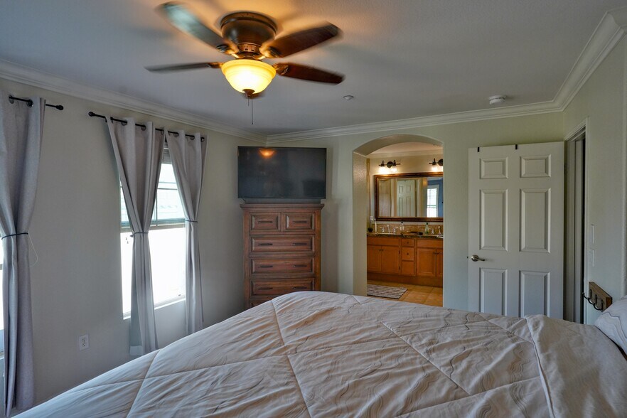 Building Photo - 2649 Bellezza Dr