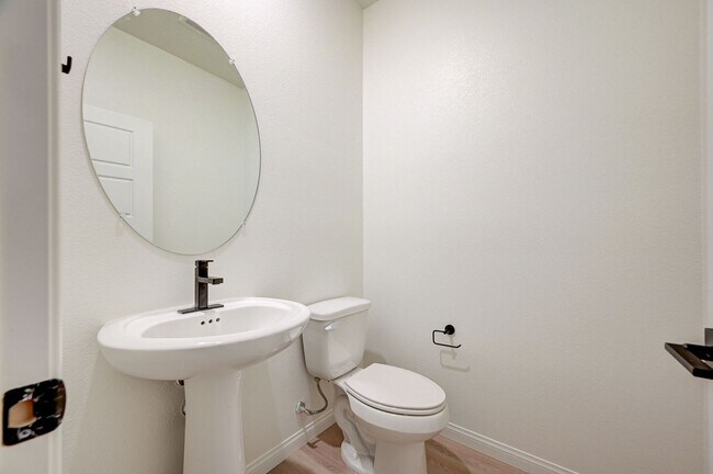 Building Photo - Stunning Summerlin townhome! 2 car garage!