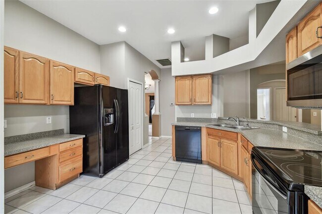 Building Photo - 15807 Leatherleaf Ln