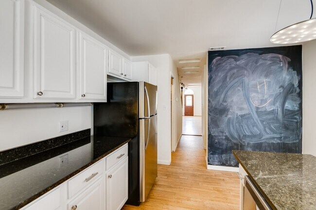 Building Photo - 1127 S Hanover St