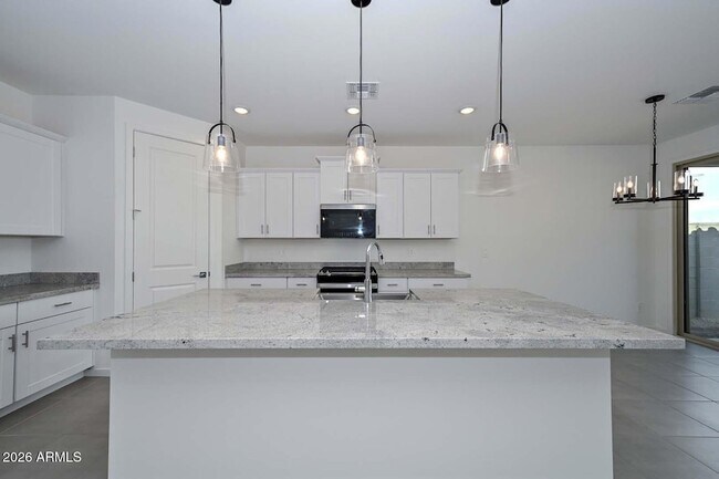 Building Photo - 16004 W Honeysuckle Dr