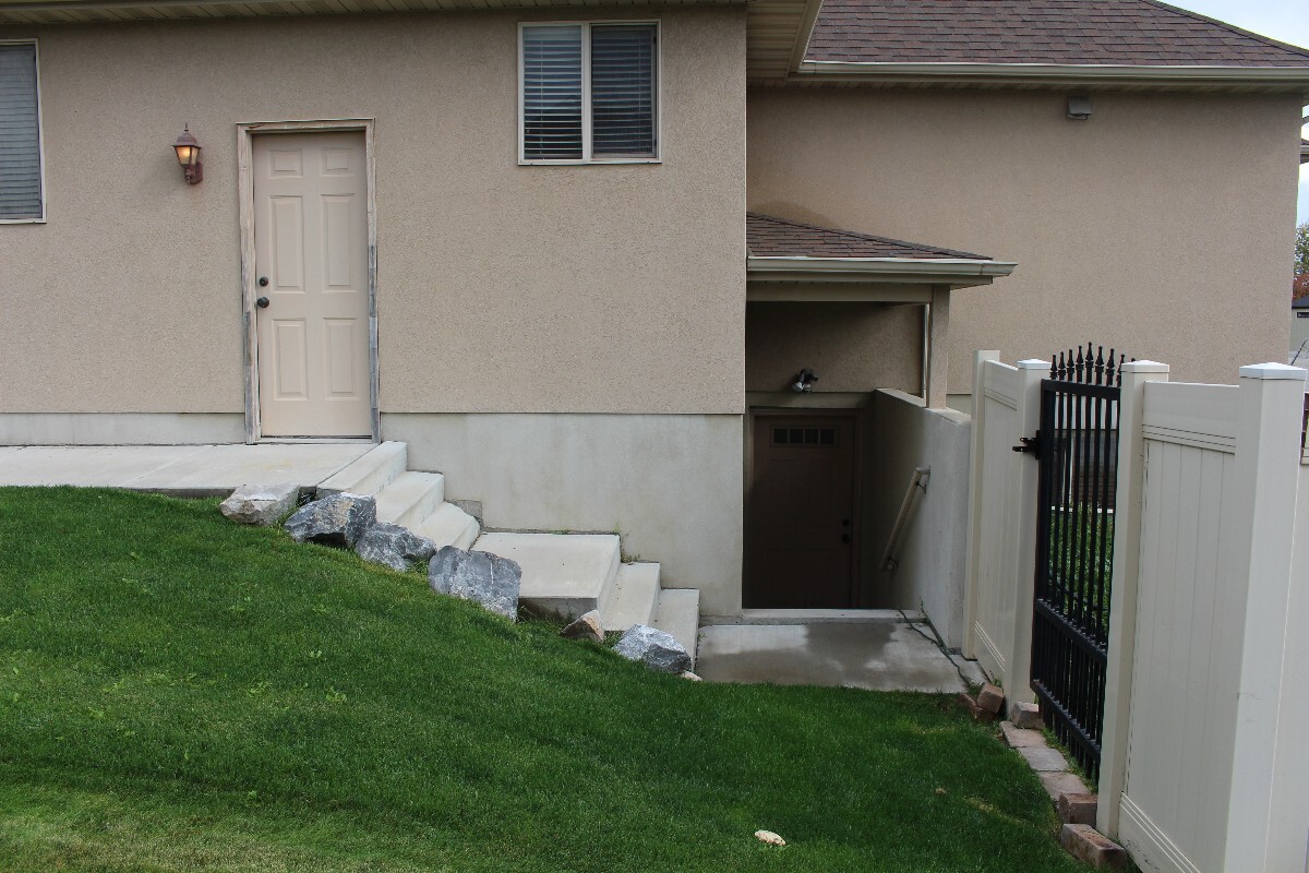 Building Photo - 54 E 750 S