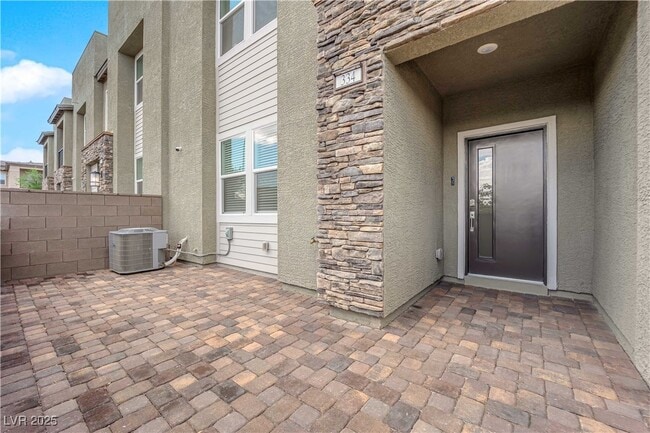 Building Photo - 334 Laurel Peak Dr