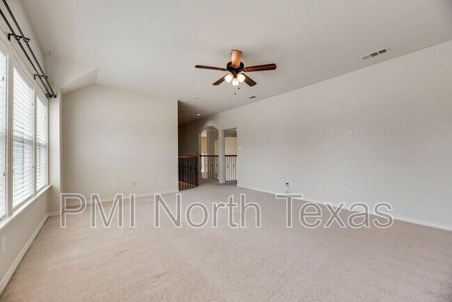 Building Photo - 3394 Overhill Dr