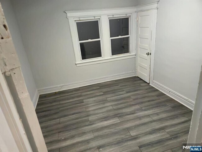 Building Photo - 467 Park Ave