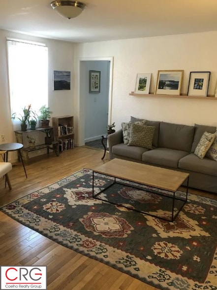 Building Photo - 70 School St